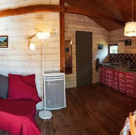 Des Noisetiers Holiday home Seix